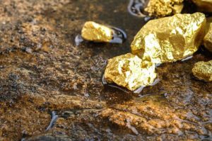 روزانه ۲۰ تن سنگ طلا از ورزقان خارج می‌شود