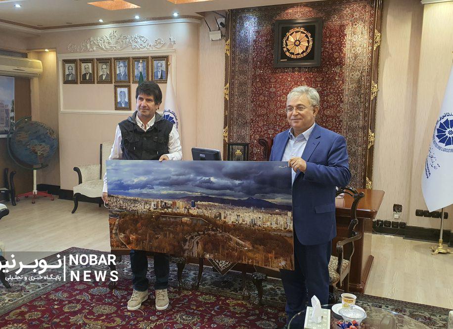 اهدای عکس «پاییز تبریز» به یونس ژائله