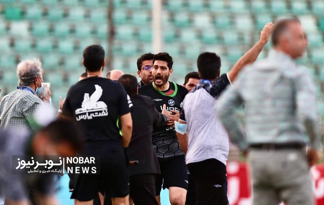 حکم فوری دروازه بانی که می خواست داور را کتک بزند