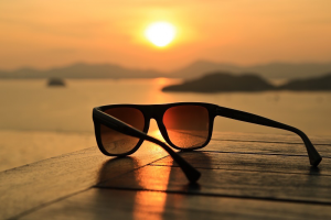 ضرورت استفاده از عینک آفتابی در روزهای گرم تابستان