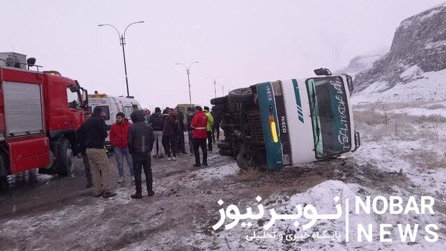 واژگونی مینی بوس در محور هادیشهر به جلفا