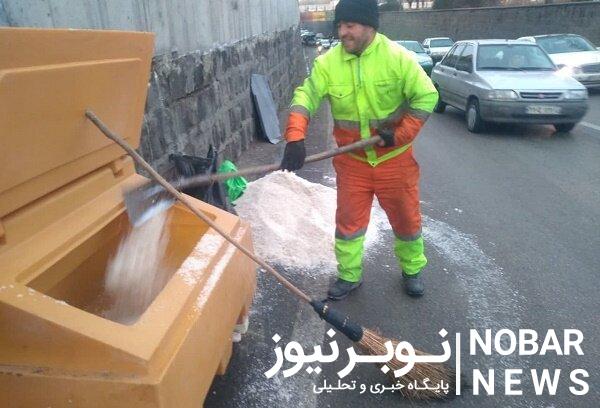 مخازن نمک در خروجی زیر گذرهای محدوده مرکزی تبریز نصب شد