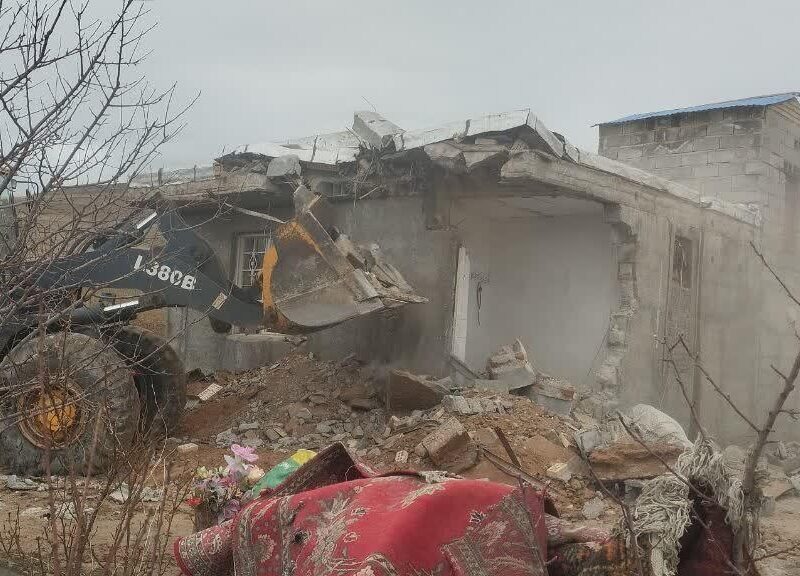 تخریب ساخت و ساز غیرمجاز در اراضی ملی مراغه