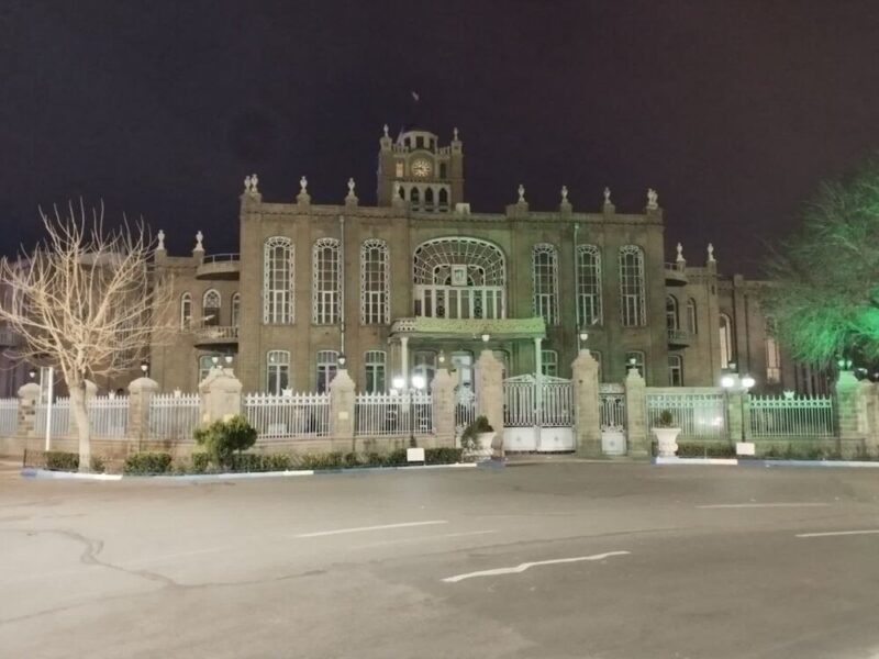 خاموشی عمارت شهرداری تبریز به احترام زمین